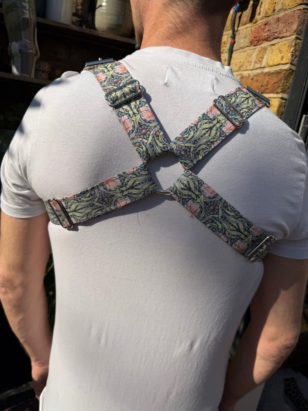 H Harness — Pimpernel in Salmon (William Morris)