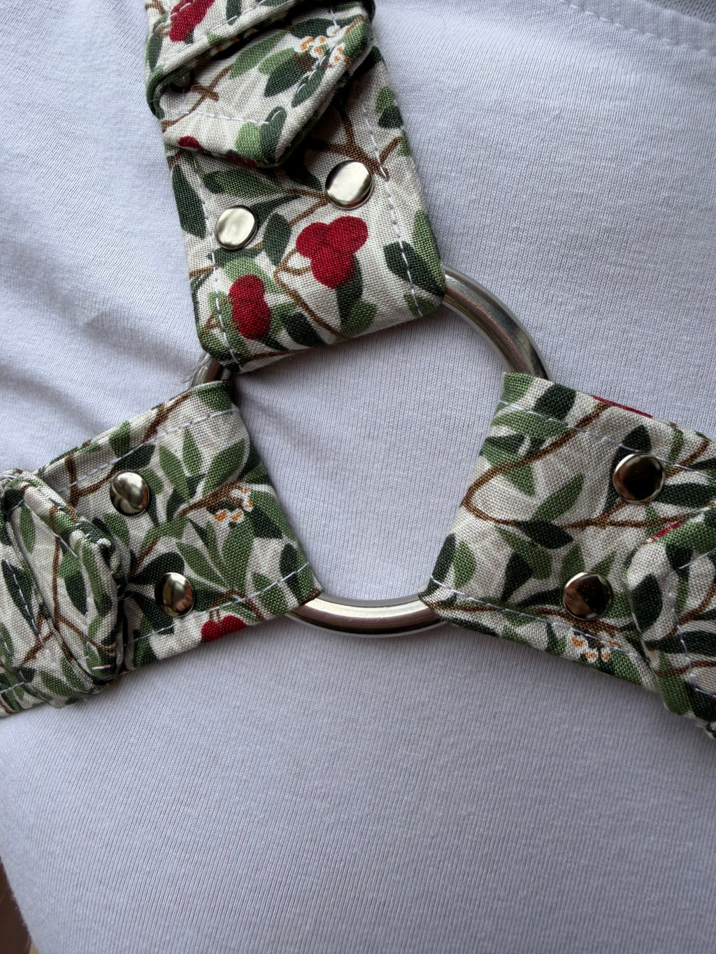 Y Harness — Anemone in Winter Berry (William Morris)
