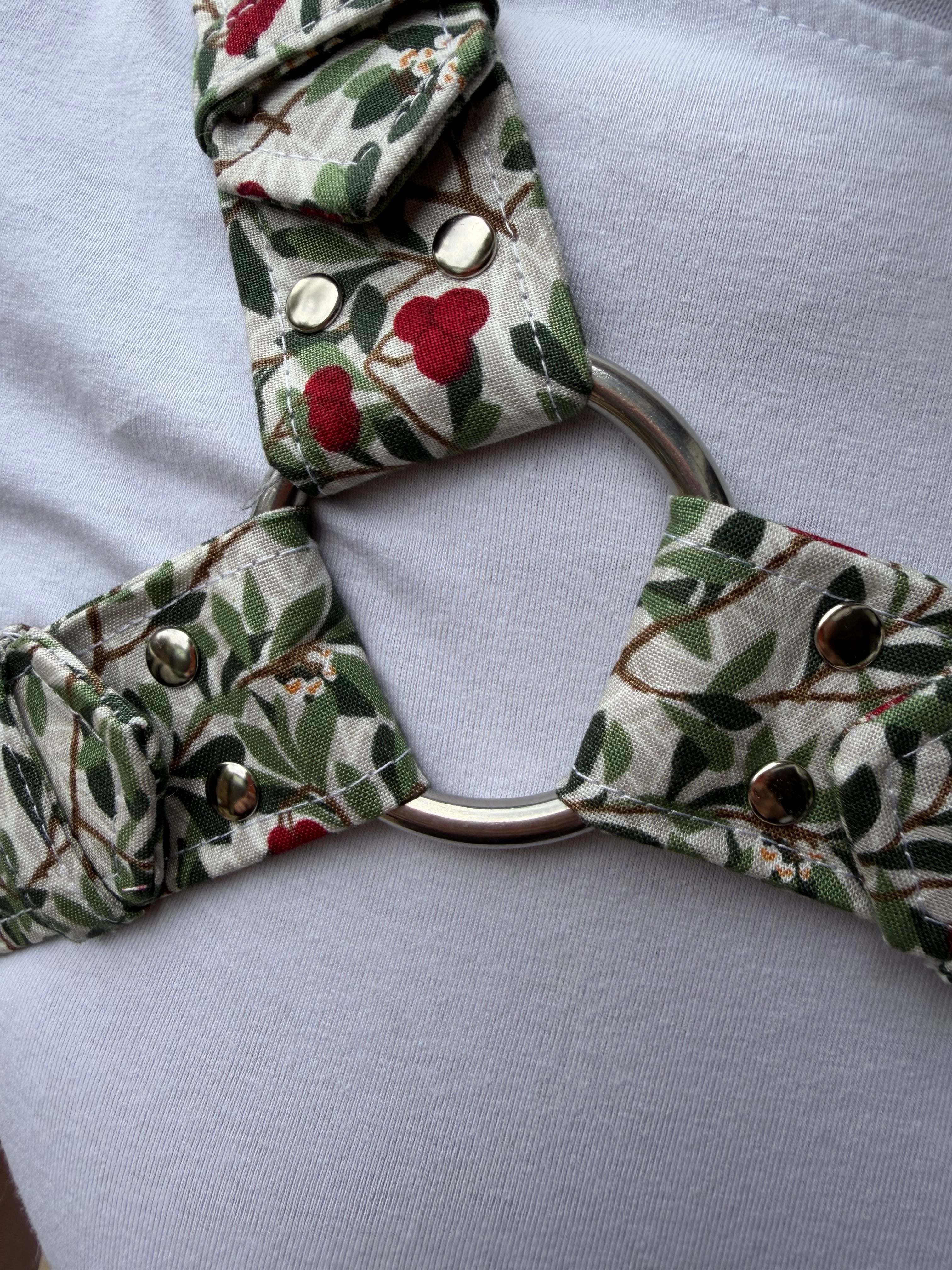 Y Harness — Anemone in Winter Berry (William Morris)