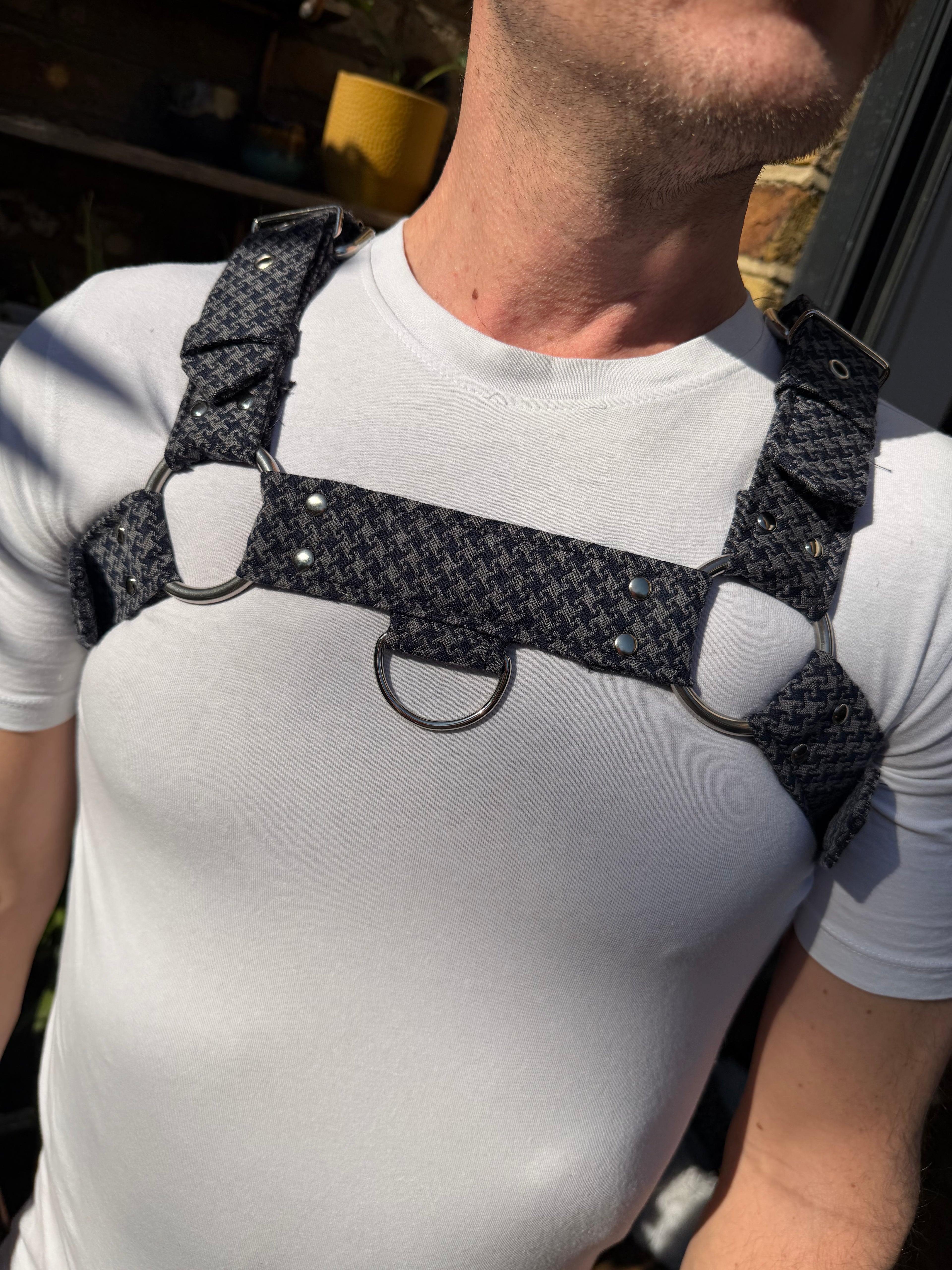 H Harness — Cheeky Houndstooth in Grey (Tie Cloth)