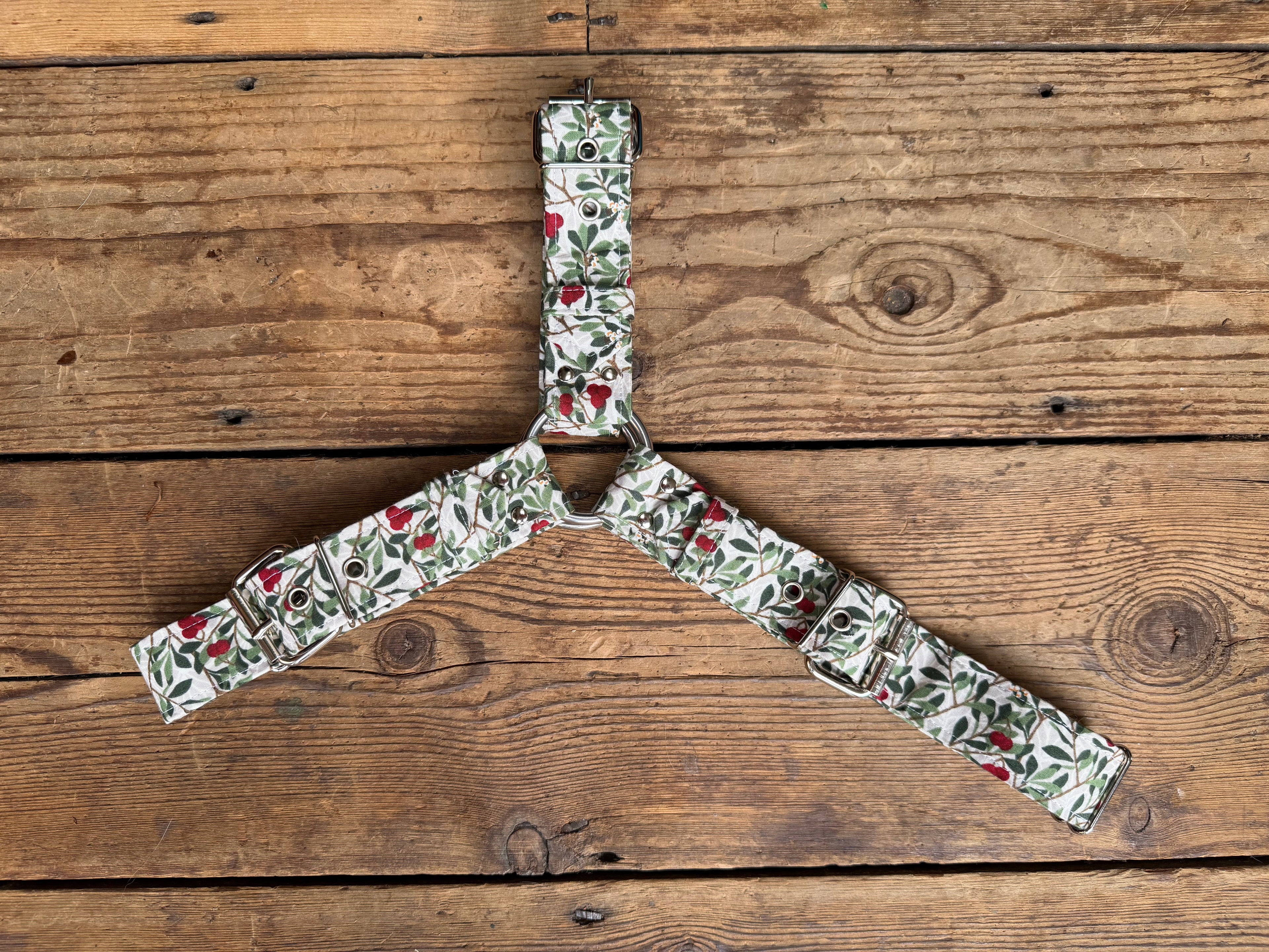 Y Harness — Anemone in Winter Berry (William Morris)