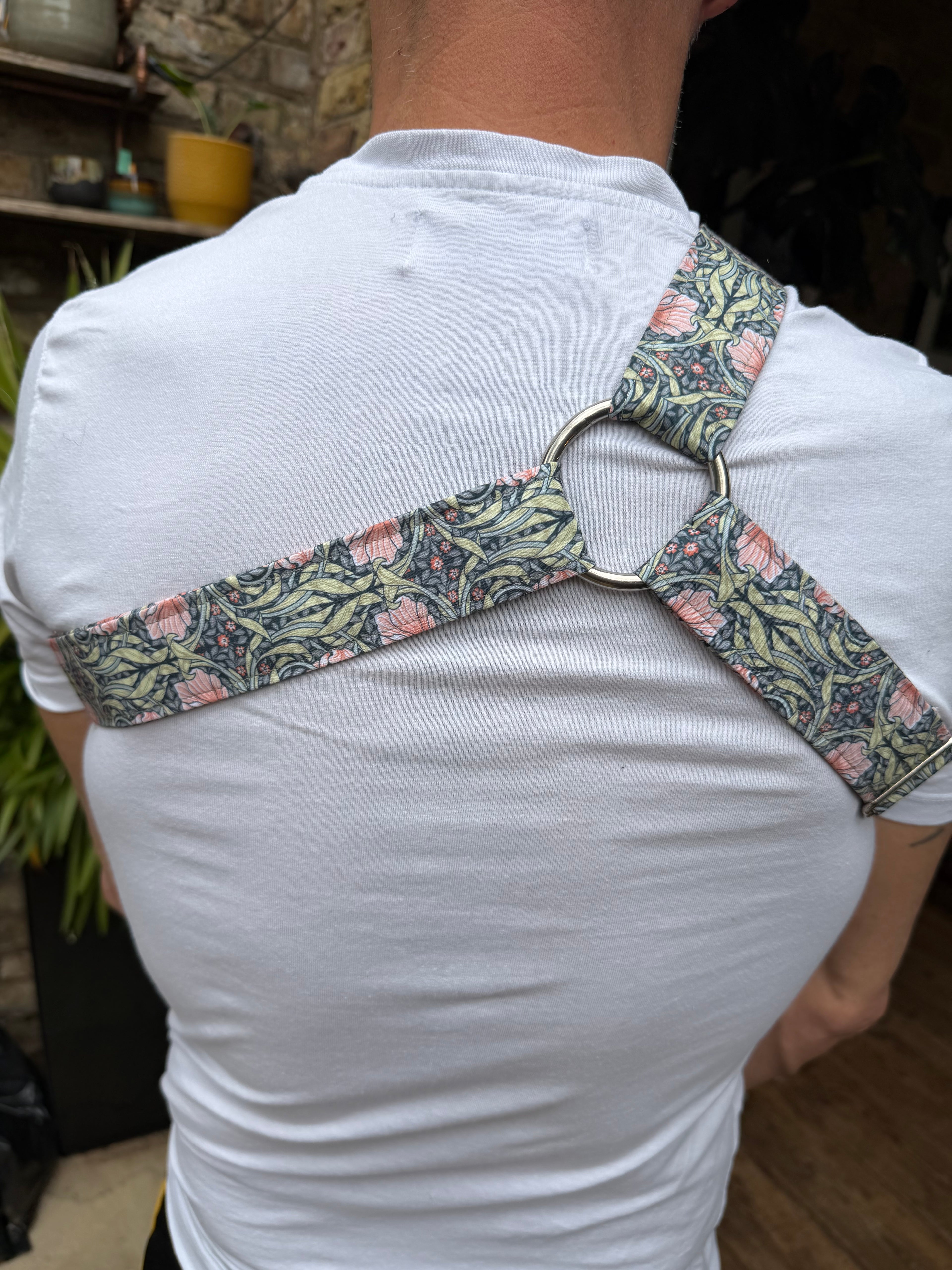 Y Harness — Pimpernel in Salmon (William Morris)