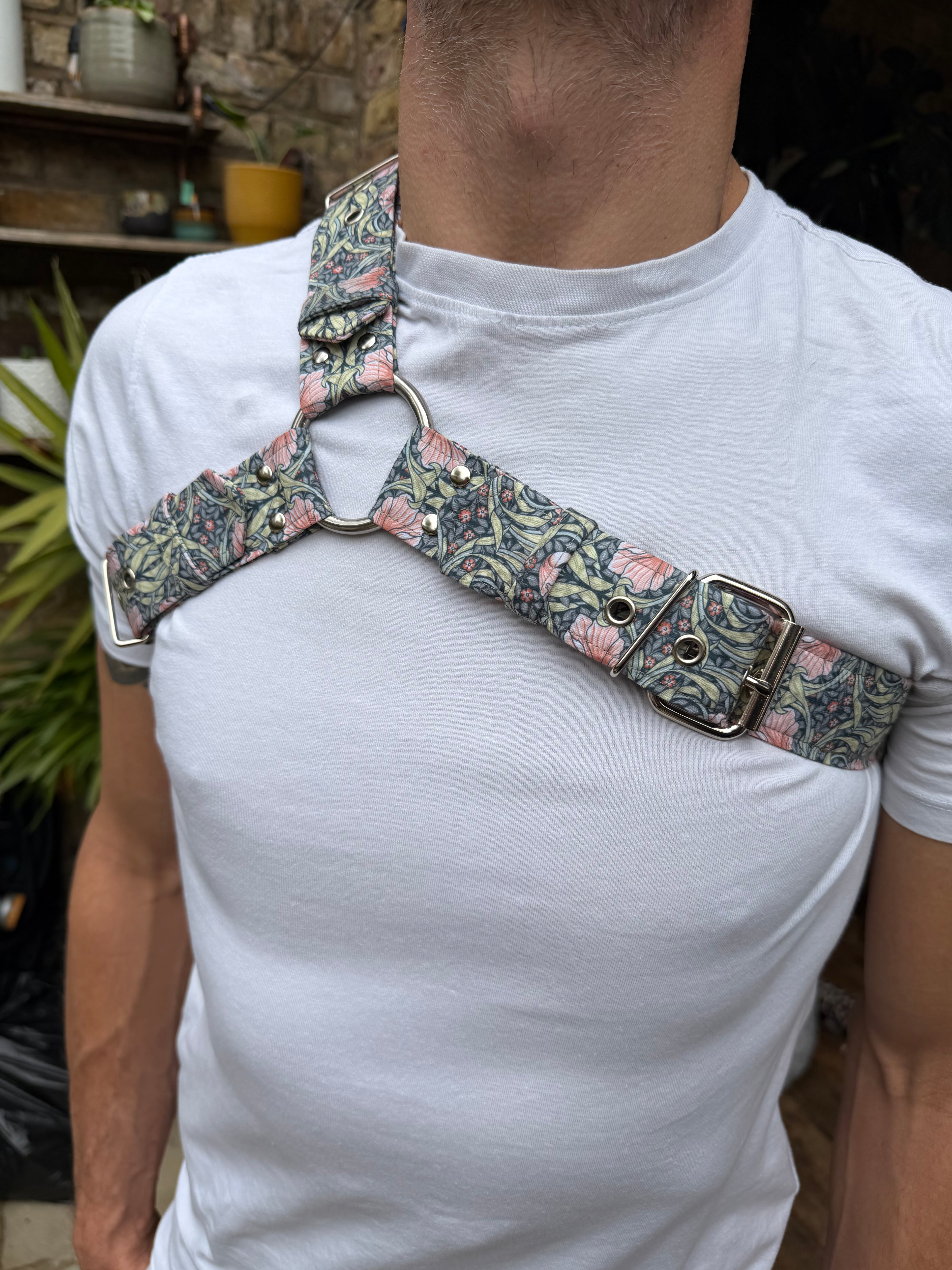 Y Harness — Pimpernel in Salmon (William Morris)