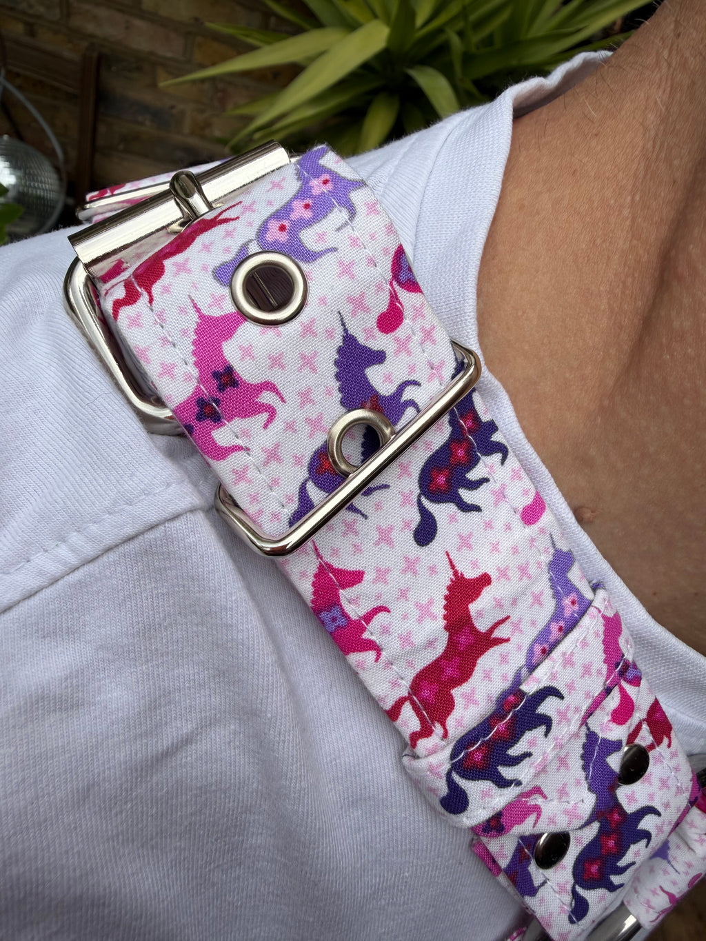 Y Harness — Scandi Unicorns in White (Festival)