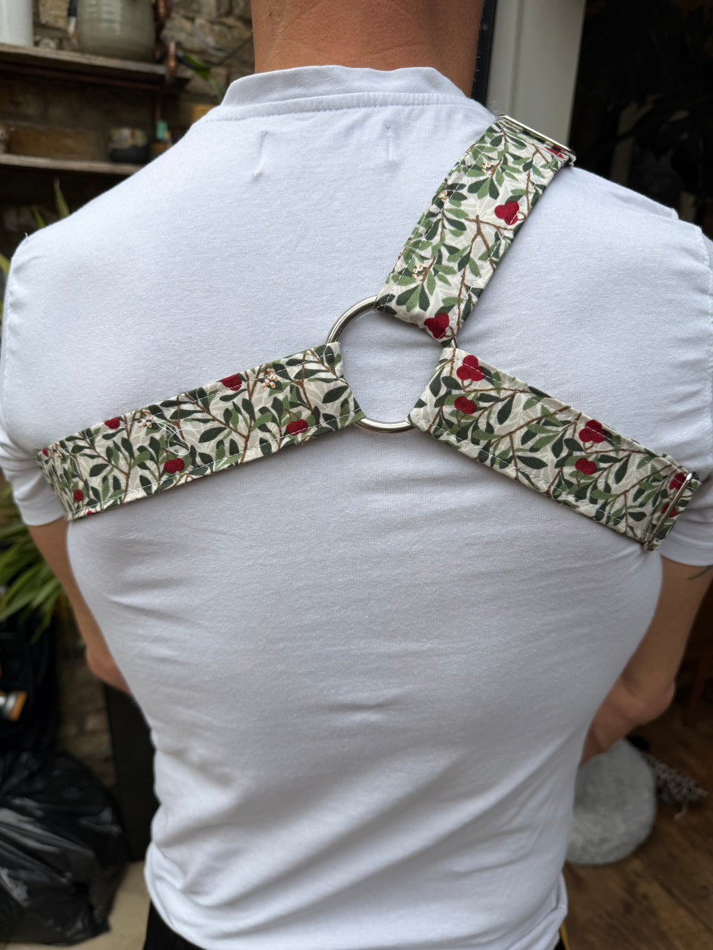 Y Harness — Anemone in Winter Berry (William Morris)