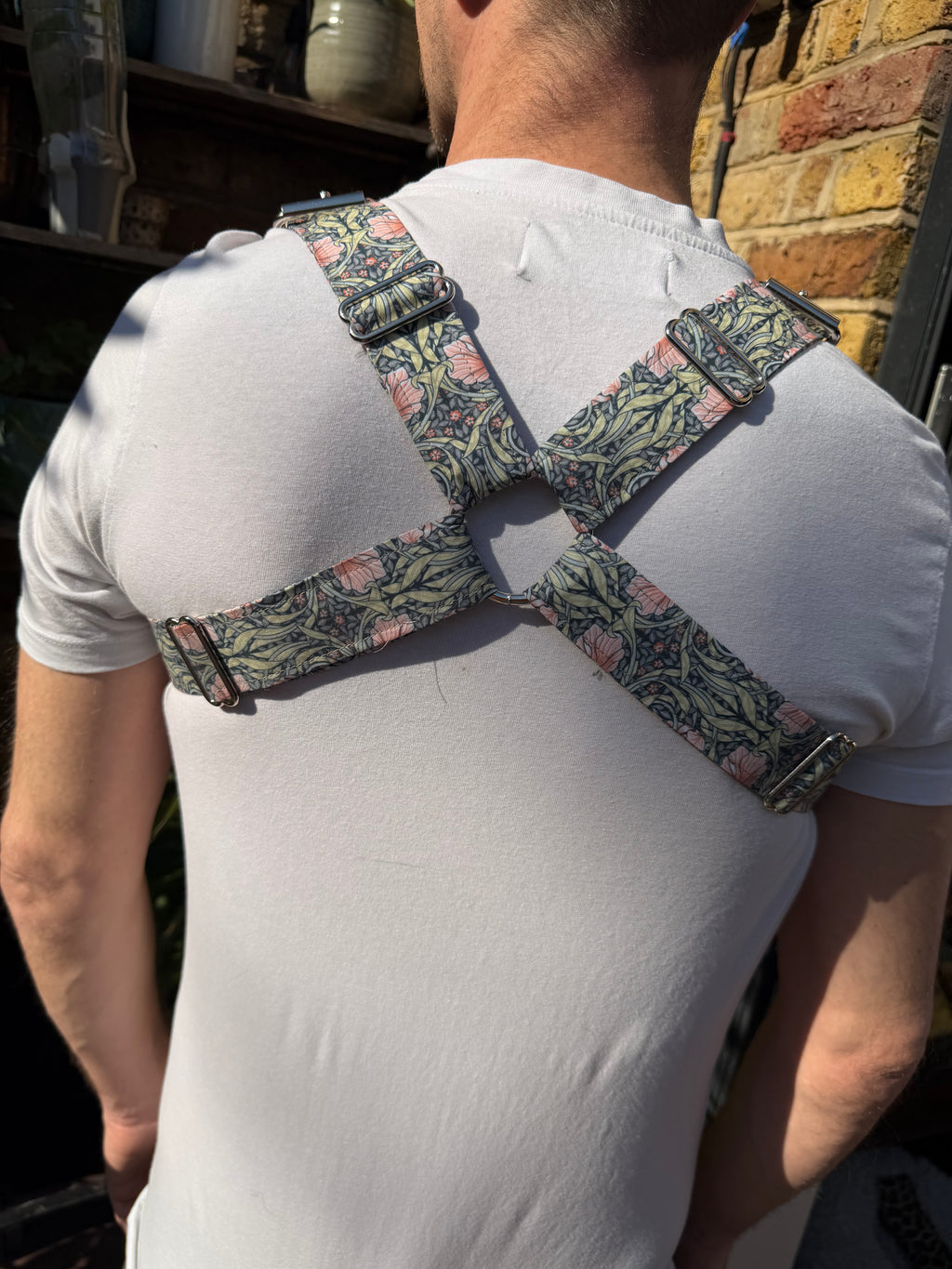 H Harness — Pimpernel in Salmon (William Morris)
