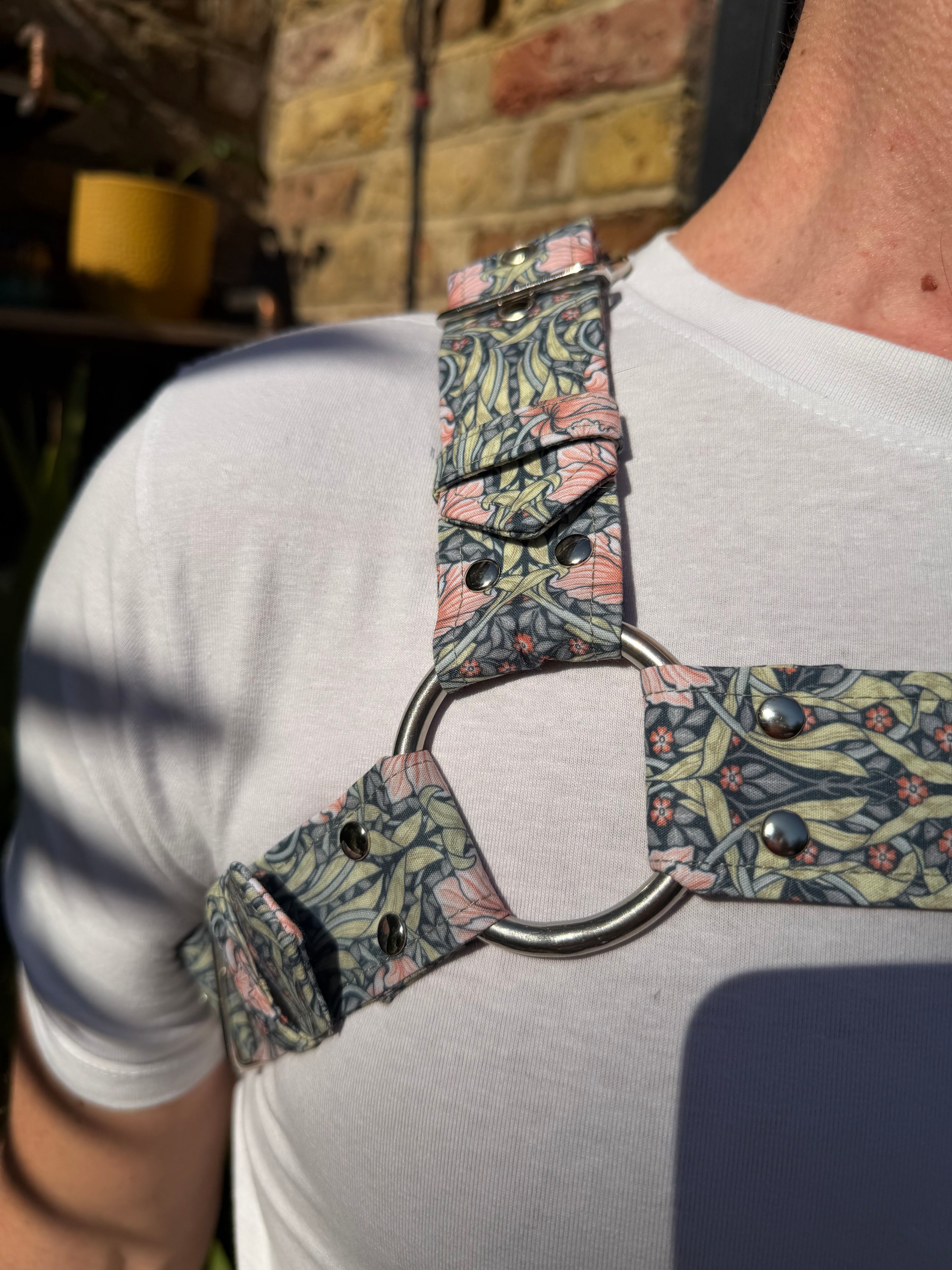 H Harness — Pimpernel in Salmon (William Morris)