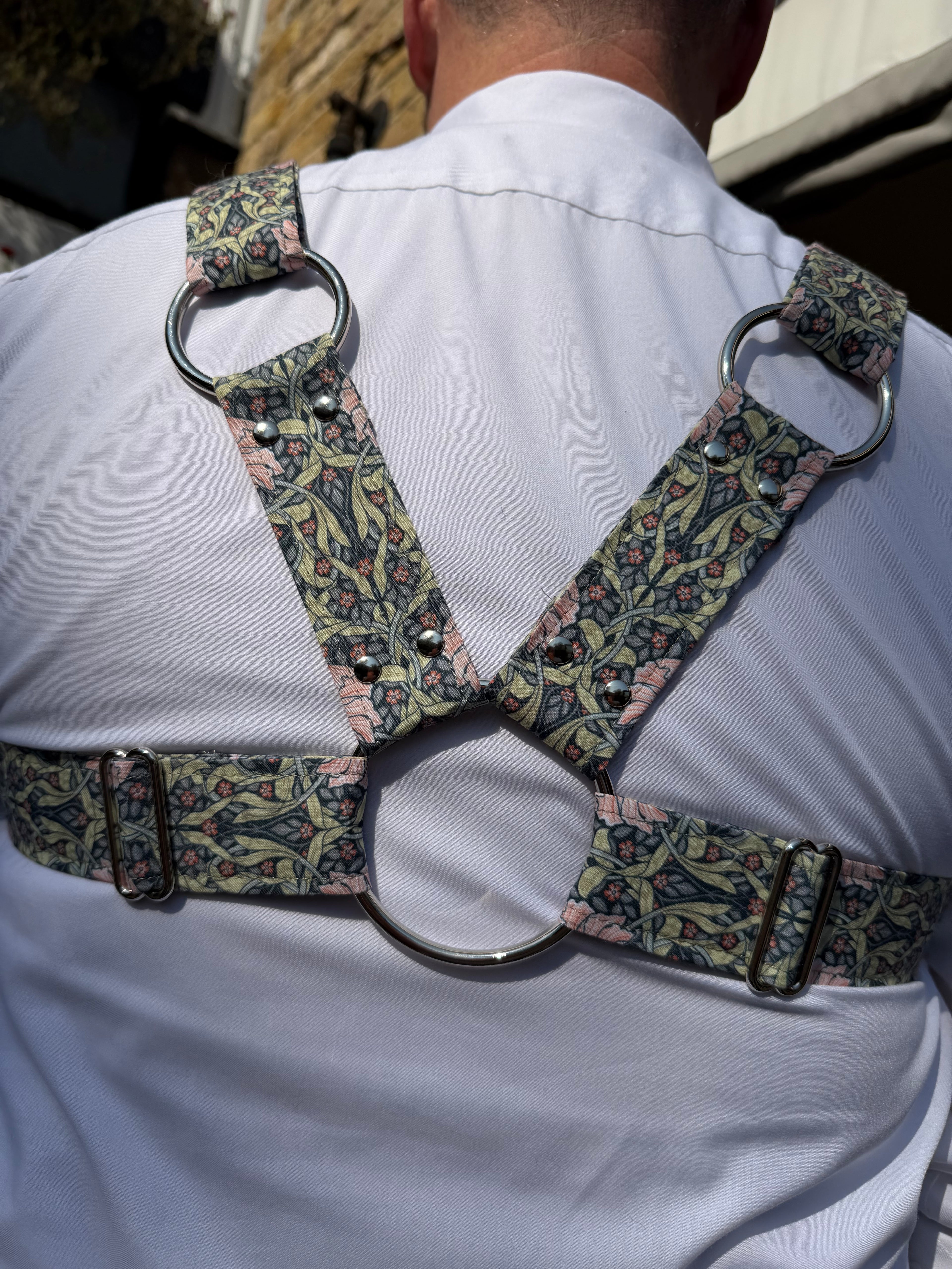 X Harness — Pimpernel in Salmon (William Morris)