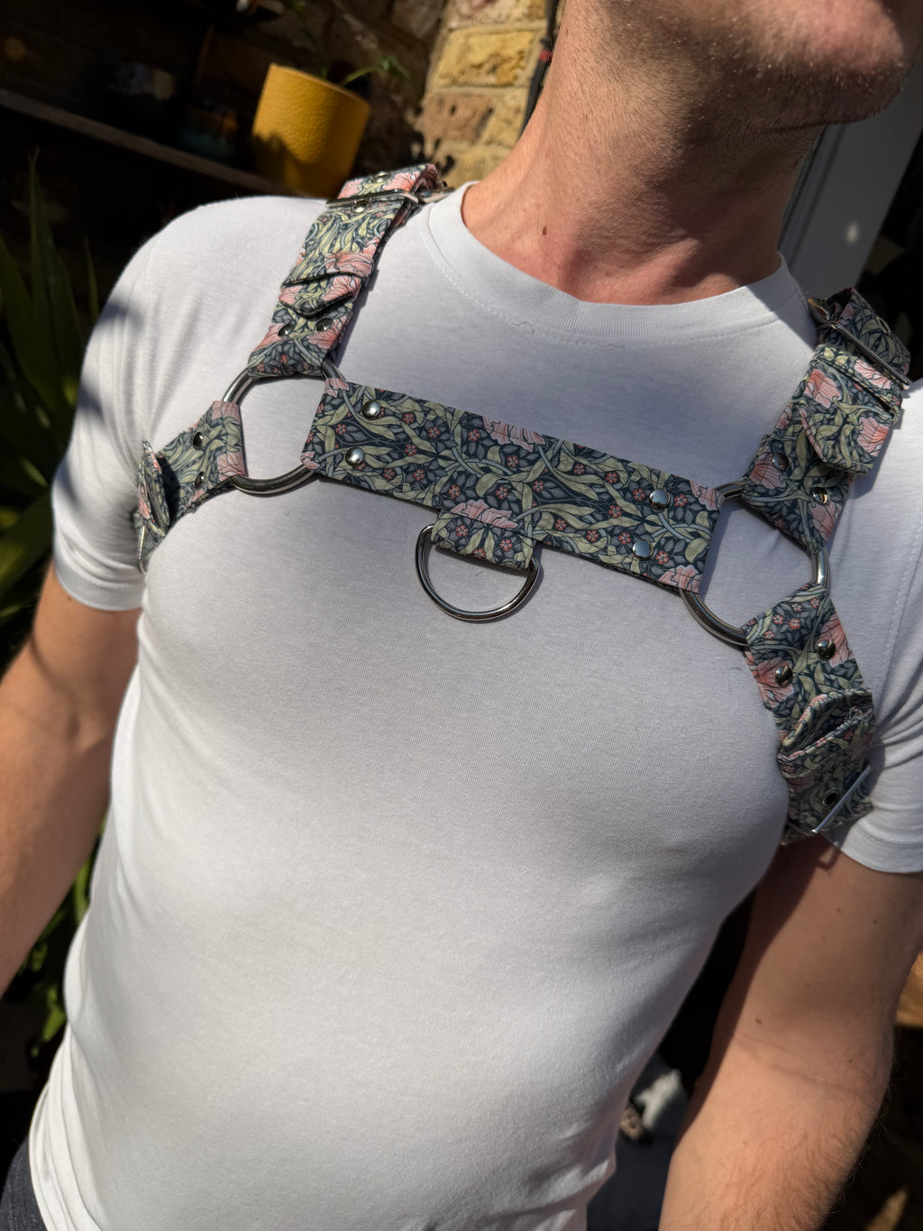 H Harness — Pimpernel in Salmon (William Morris)
