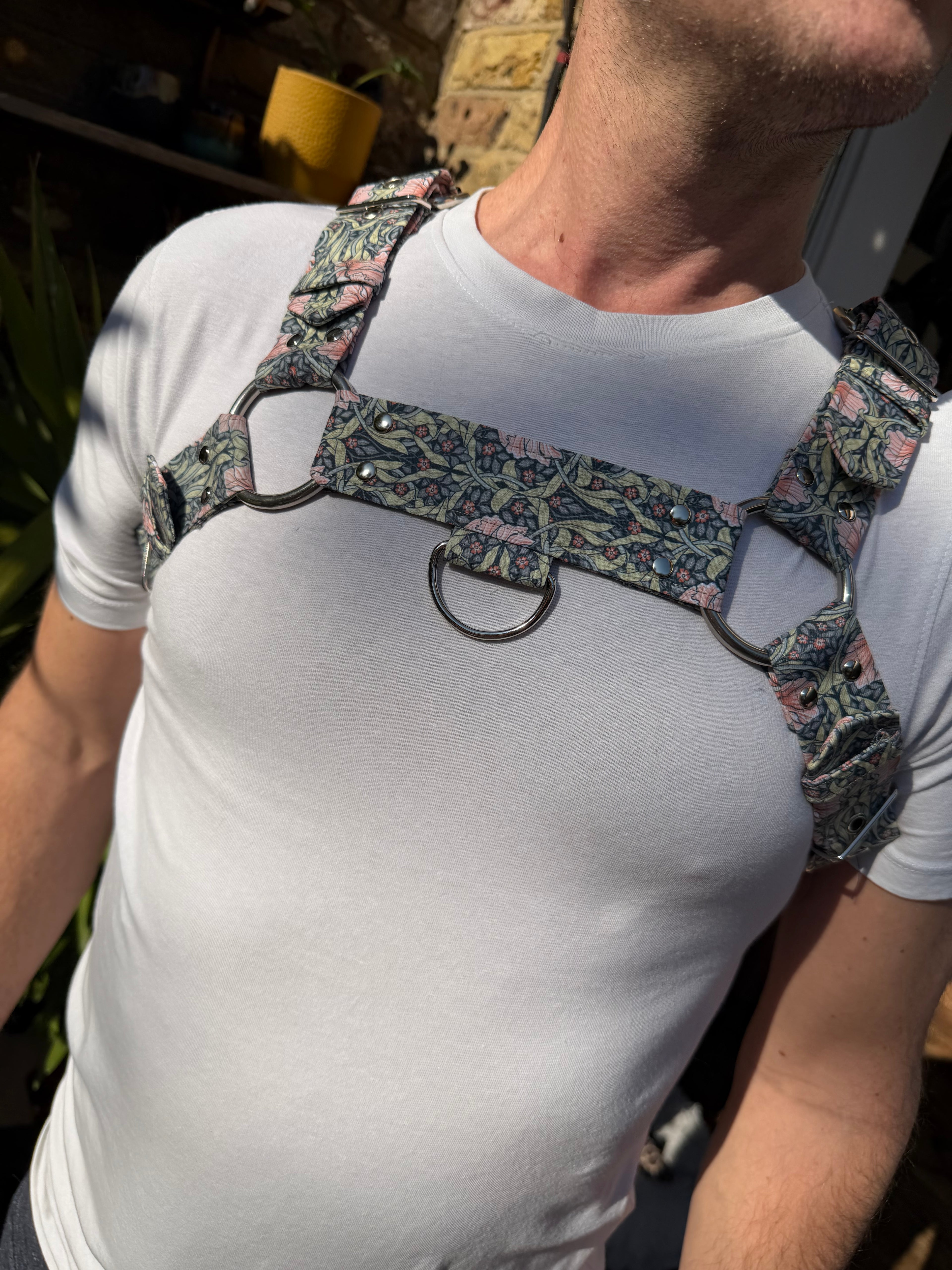 H Harness — Pimpernel in Salmon (William Morris)