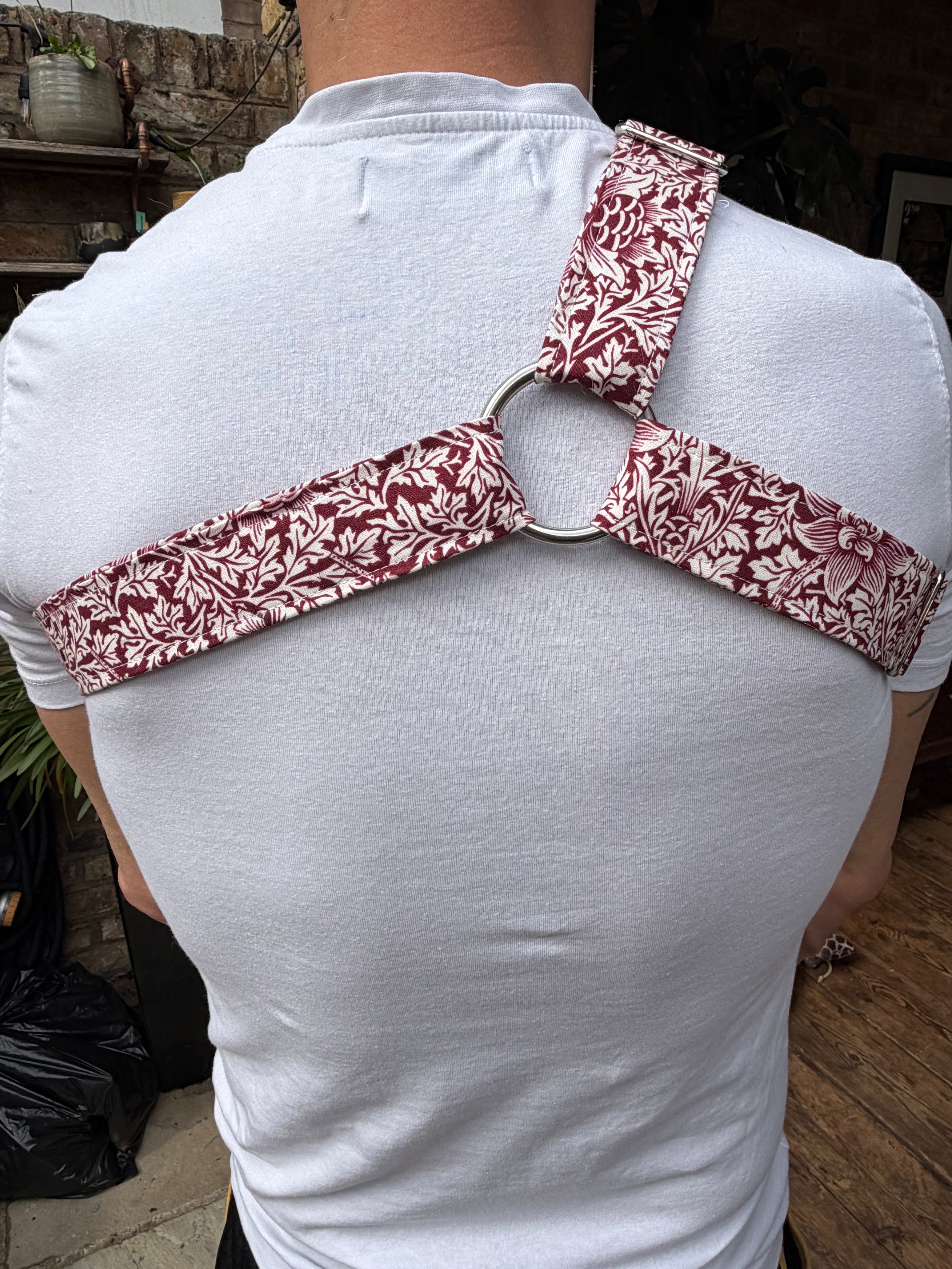 Y Harness — Arbutus on Cotton Percale (William Morris)