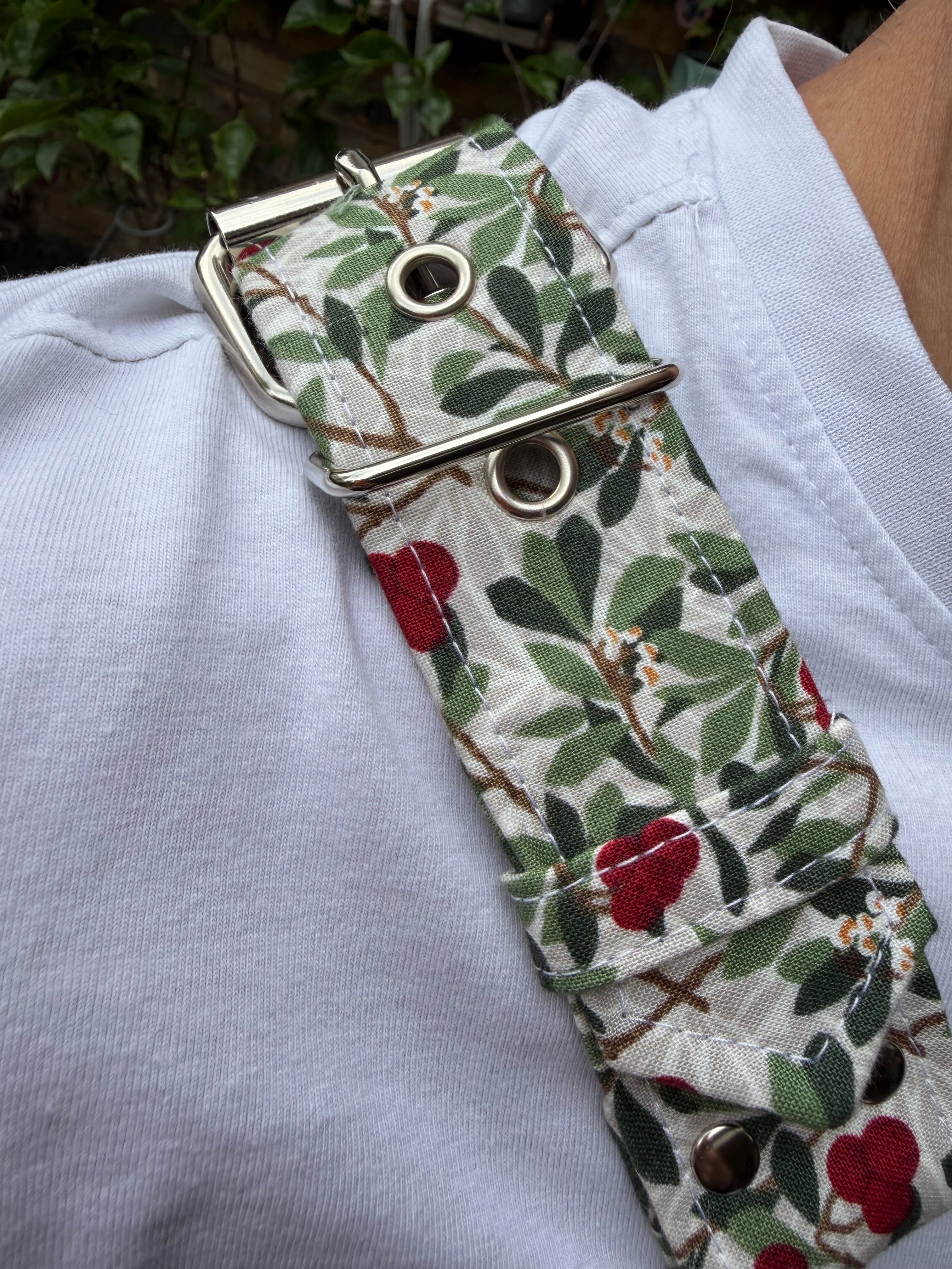 Y Harness — Anemone in Winter Berry (William Morris)
