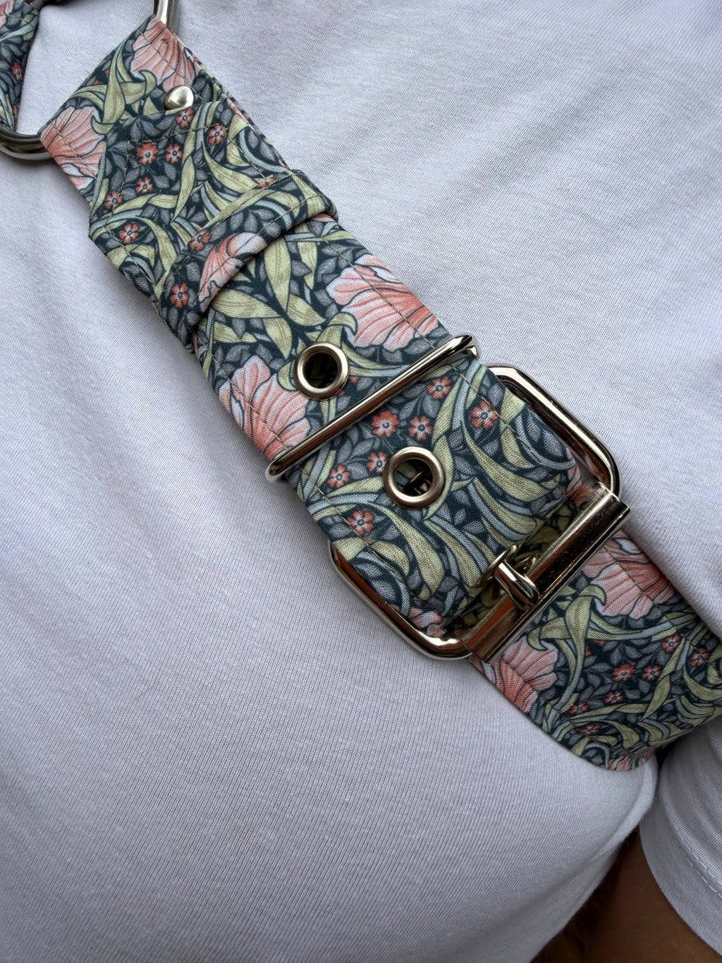 Y Harness — Pimpernel in Salmon (William Morris)