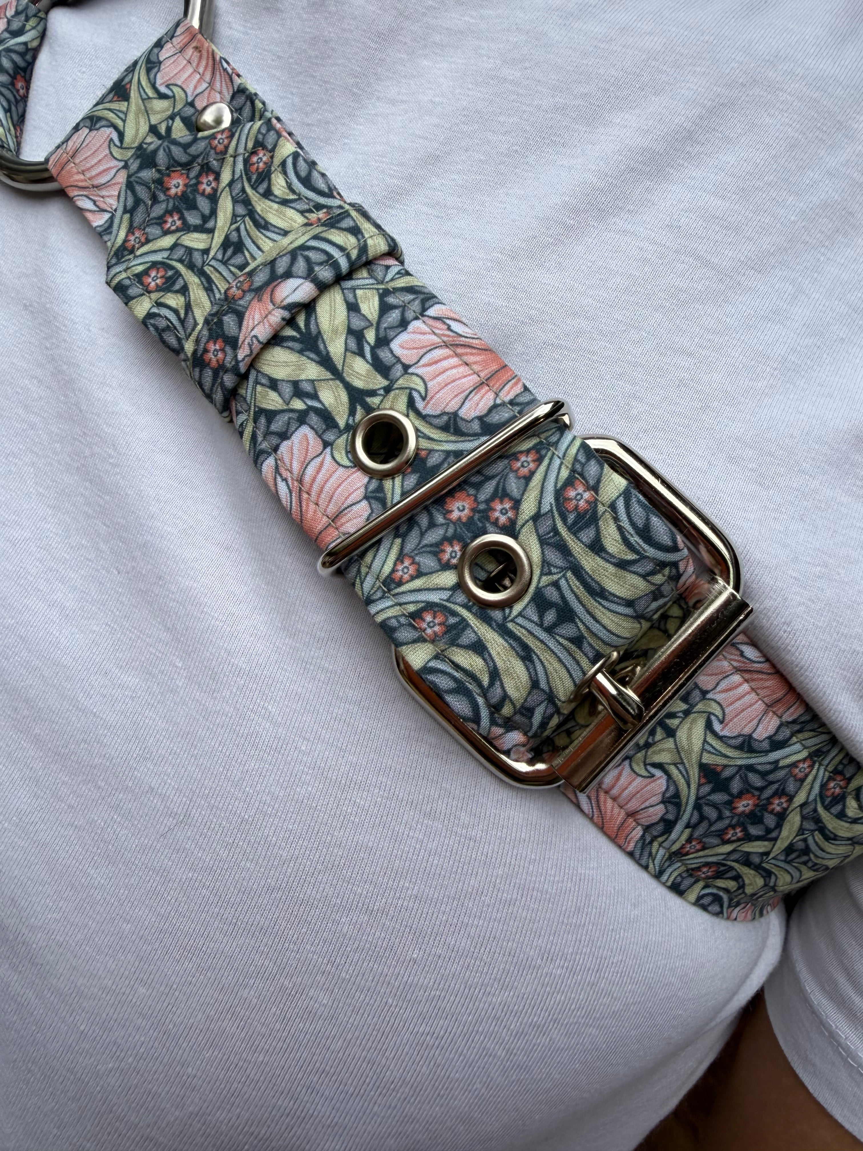Y Harness — Pimpernel in Salmon (William Morris)